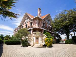 hotel arcachon dauphin facade 1