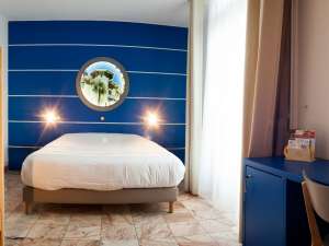 hotel Dauphin   LD 37