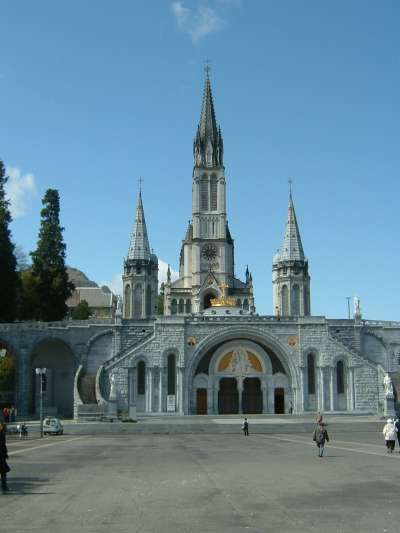 Lourdes_Sanctuaires_01.jpg